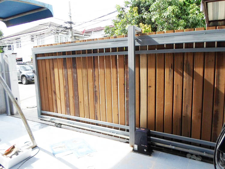 บริษัท แด็ด ออโต้ดอร์ จำกัด 